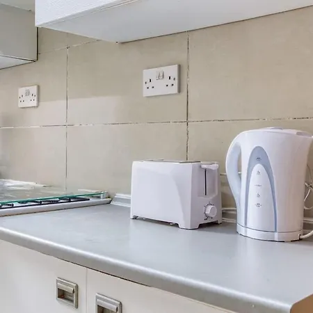 Cosy Steps From Marina And Seafront Case de vacanță