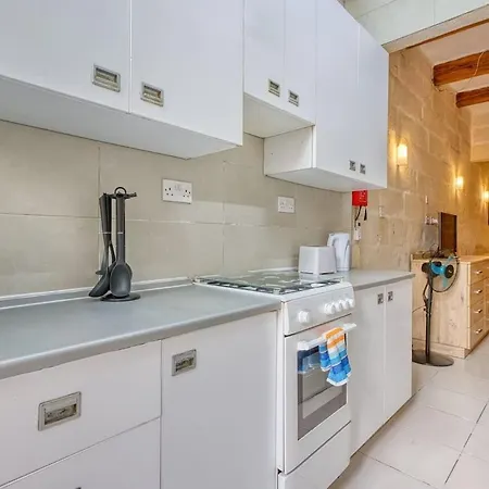 Cosy Steps From Marina And Seafront