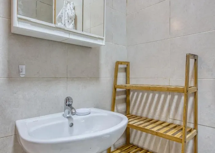 Case de vacanță Cosy Steps From Marina And Seafront