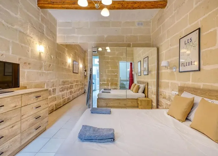 Case de vacanță Cosy Steps From Marina And Seafront Ta Xbiex