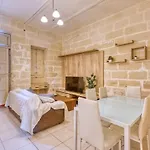 Cosy Steps From Marina And Seafront Ferienhaus Ta Xbiex