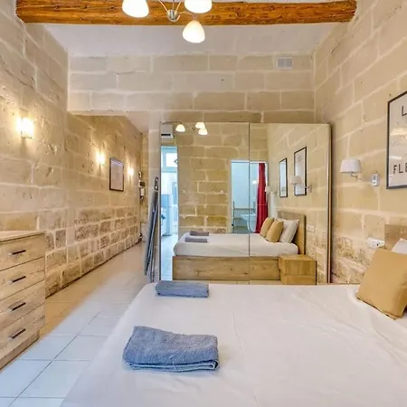 Vakantiehuis Cosy Steps From Marina And Seafront Ta Xbiex